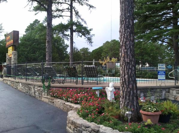 Country Mountain Inn Eureka Springs Exterior foto